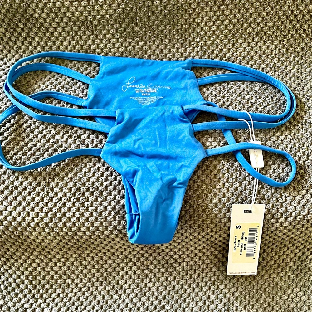 NWT Frankie’s Bikinis Sienna Bottom in Marine - Small